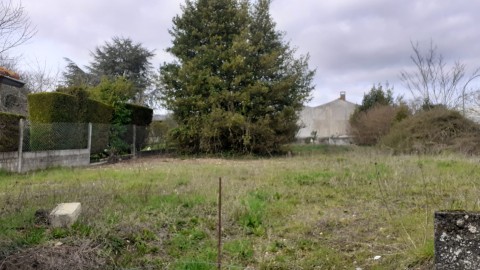 Vente Terrain de 667 m2 dans une rue calm, à Saintes (17100) en France