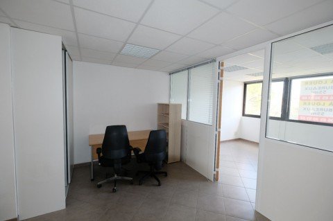 Vente Local commercial - bureaux de 580 pi2 dans le centre ville, à Castanet-Tolosan (31320) en France