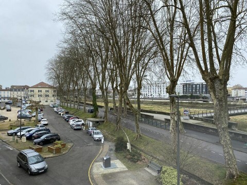 Vente Bureaux / Locaux professionnels, 75 m2 à Dax (40100) en France