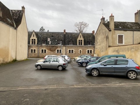Vente Garage de réparation automobile et vente de véhicules neufs et d'occasion dans une commune d'environ 5 000 habitants, proche du Mans (72000)