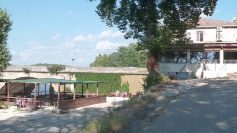 Vente Café, Hôtel restaurant de 5 chambres avec terrasse à Saint-Géniès-de-Malgoirès (30190)