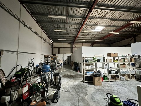 Vente Local d'activité / Entrepôt, 400 m2 au cœur de la zone artisanale à Lormont