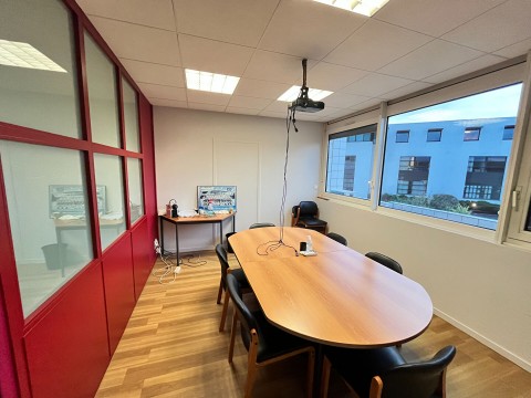 Vente Bureaux / Locaux professionnels, 465 m2 à Clermont-Ferrand (63000)