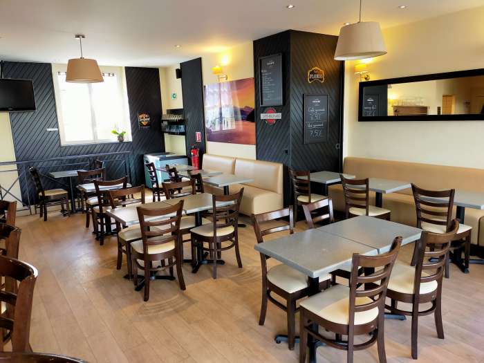 Vente Bar - brasserie avec terrasse dans le centre ville, à Fougères (35300) en France