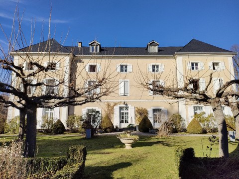 Vente Château, 5390 pi2 à Foix (09000) en France