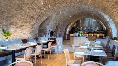 Vente Bar, Restaurant 26 couverts avec terrasse en emplacement N°1, à Paris (75008) en France