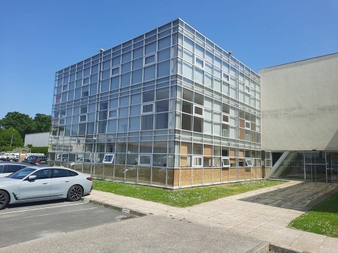 Vente Bureaux / Locaux professionnels, 2800 pi2 à Compiègne (60200) en France