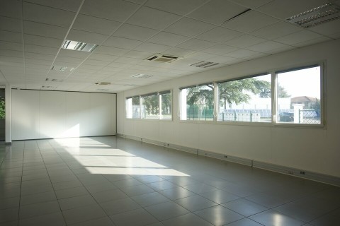 Vente Bureaux / Locaux professionnels, 190 m2 à Saint-Priest (69800) en France