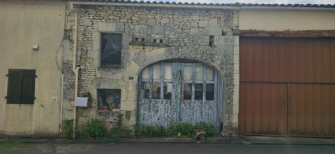 Vente Local commercial , 70 m2 à Mosnac (17240) en France