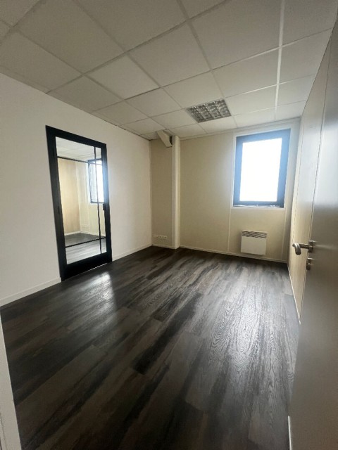 Vente Bureaux / Locaux professionnels, 110 m2 à Saint-Malo (35400) en France