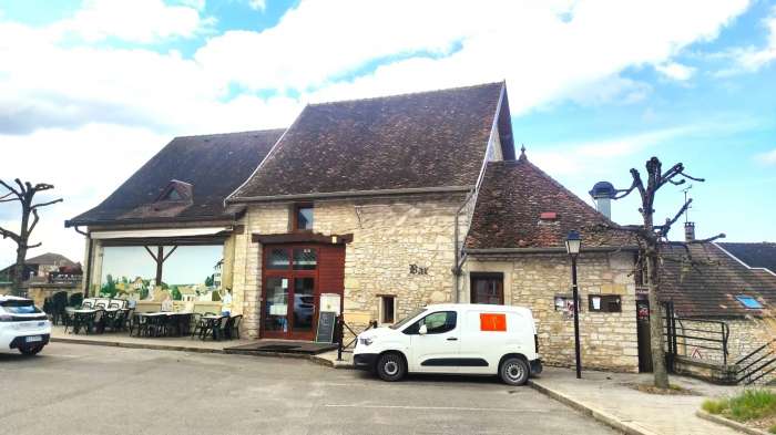 Vente Restauration traditionnelle - bistronomie au centre d'un charmant village en Nord Isère, à Creys-Mépieu (38510)