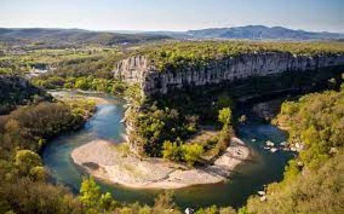 Vente Gîtes dans une zone touristique fréquentée, proche de Ruoms (07120) en France