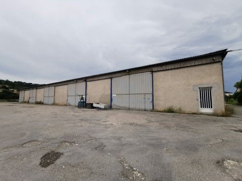 Vente Grand local commercial d'environ 1100 m2 dans un quartier résidentiel, à Villeneuve-sur-Lot (47300)