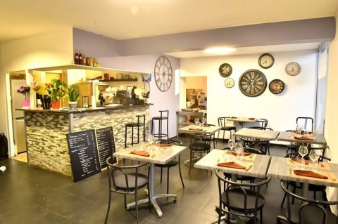 Vente Restaurant avec terrasse dans une zone artisanale, à Saint-André-de-Sangonis (34725) en France