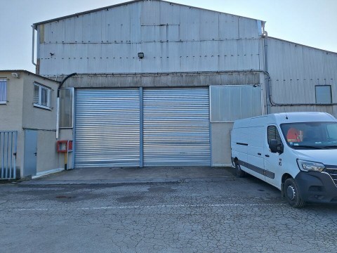 Vente Local d'activité - stockage de 500 m2 dans une zone fréquentée, à Senlis (60300) en France