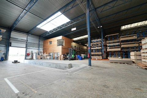 Vente Local d'activité / Entrepôt, 12445 m2 dans une zone d'activité, à Corbas (69960) en France