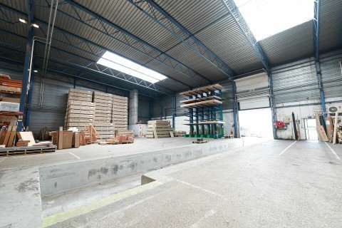 Vente Bâtiment indépendant de 6 200 m2 au sein d'une zone d'activité, à Corbas (69960) en France