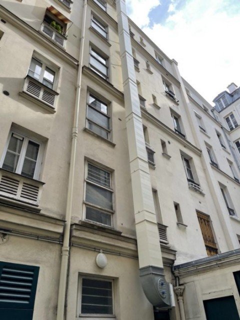 Vente Restaurant 30 couverts avec terrasse dans un quartier fréquenté , à Paris (75011) en France