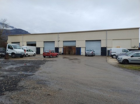 Vente Local industriel de 100 m2 dans une zone artisanale, à Saint-Vincent-de-Mercuze (38660)