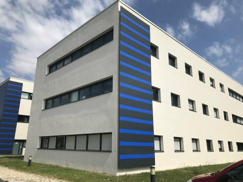 Vente Bureaux / Locaux professionnels, 165 m2 à Saint-Cyr-sur-Loire (37540) en France