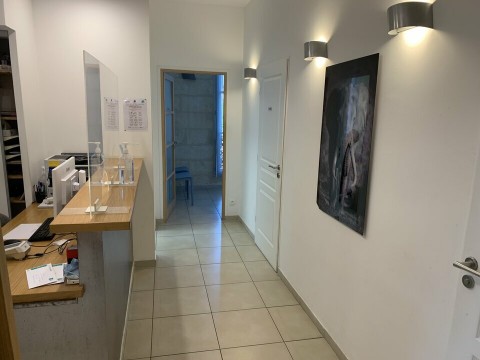 Vente Bureaux / Locaux professionnels, 78 m2 à Sommières (30250) en France