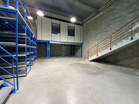 Vente Local d'activité / Entrepôt, 380 m2 à Pertuis (84120) en France