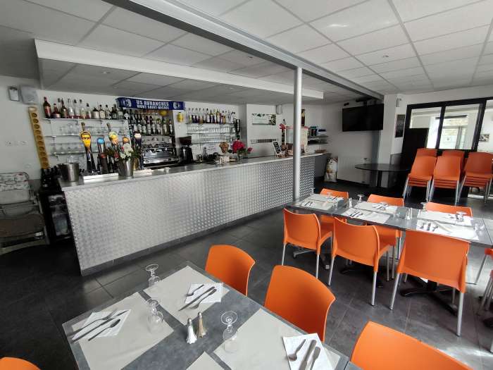 Vente Restaurant avec terrasse et 3 salles dans le centre ville, à Saint-James (50240)