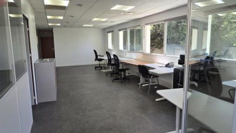 Vente Bureaux / Locaux professionnels, 126 m2 à Gémenos (13420) en France