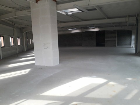 Vente Bureaux / Locaux professionnels, 522 m2 dans une zone commerciale et fréquentée, à Montluçon (03100) en France