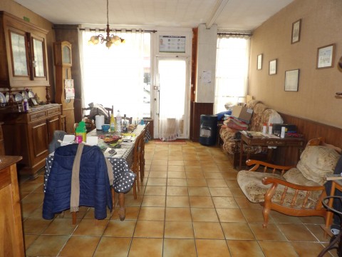 Vente Immeuble de 161 m2 sur 4 niveaux en plein centre de Saint-Savinien (17350) en France