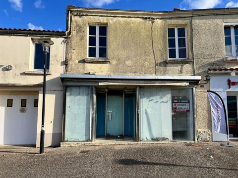 Vente Murs commerciaux, 160 m2 près de Montaigu-Vendée dans le centre de Montaigu (85600)
