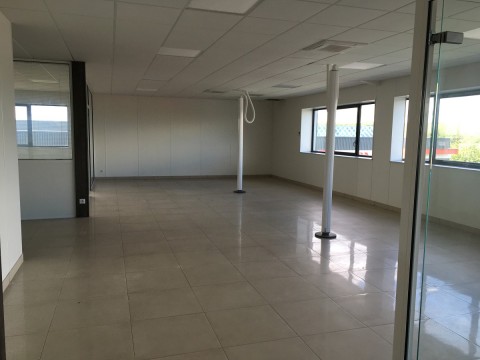 Vente Bureaux / Locaux professionnels, 2160 pi2 à Chartres (28000) en France
