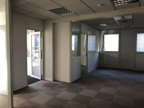 Vente Bureaux / Locaux professionnels, 1400 pi2 à Chartres (28000) en France