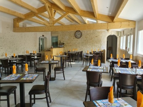 Vente Bar, Restaurant licence IV 80 couverts à Champagné-les-Marais (85450) en France
