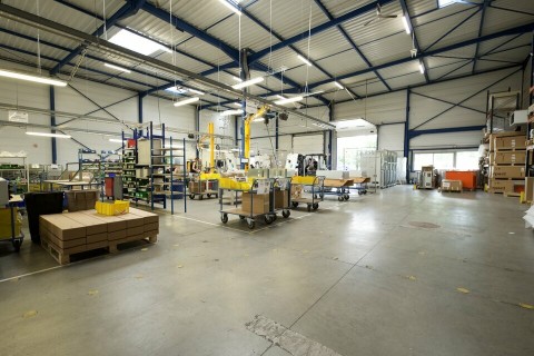 Vente Local d'activité / Entrepôt, 24160 pi2 dans une zone d'activité, à Dagneux (01120) en France