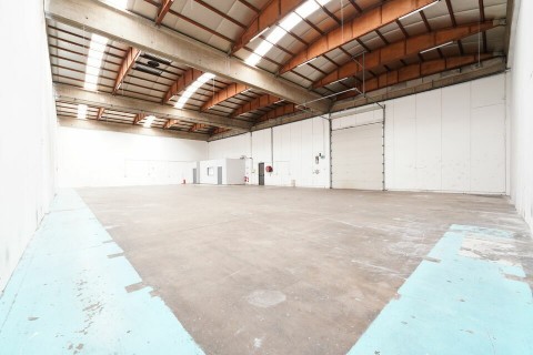 Vente Local d'activité de 2 070 m2, à Saint-Priest (69800) en France