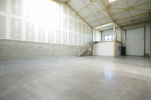 Vente Local d'activité / Entrepôt, 234 m2 dans le cœur de Bourgoin Jallieu en France