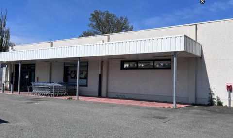 Vente Local commercial , 7400 pi2 à Saint-Martin-de-Crau dans une zone commerciale (13310) en France