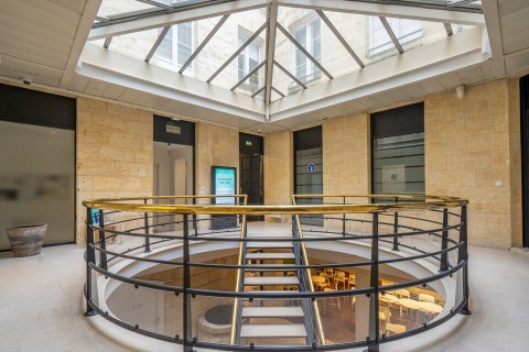 Vente Bureaux / Locaux professionnels, 425 m2 à Bordeaux (33000) en France