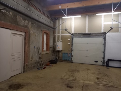 Vente Local d'activité / Entrepôt, 160 m2 à Soucieu-en-Jarrest (69510) en France