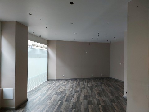 Vente Murs commerciaux, 540 pi2 en centre-ville d'Alençon en France