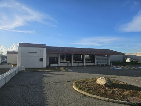 Vente Local commercial de 1030 m2 à La Salvetat-Saint-Gilles (31880) en France
