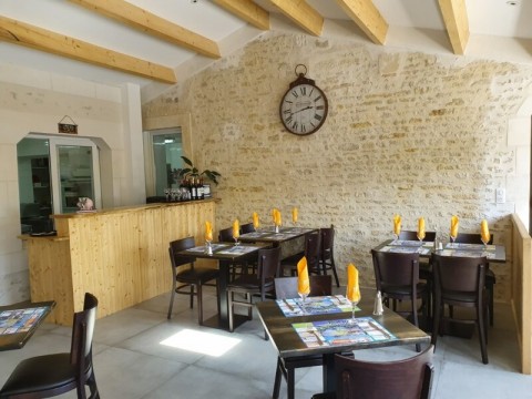 Vente Bar, Restaurant licence IV 80 couverts à Champagné-les-Marais (85450) en France