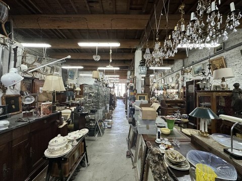 Vente Local commercial de 210 m2 pour plusieurs activités dans le centre ville, à Fabrègues (34690) en France