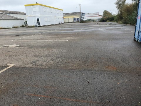 Vente Terrain avec bureaux dans un parc industriel, à Donges (44480) en France