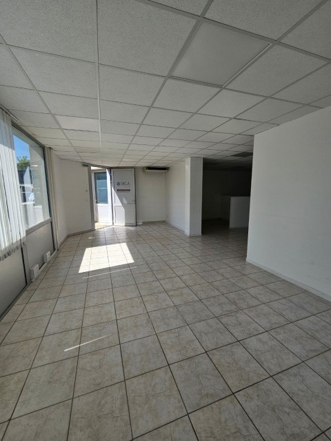 Vente Bureaux / Locaux professionnels, 125 m2 à Saintes (17100) en France