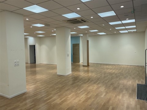 Vente Local commercial de 215 m2 à Saint-Nazaire en centre ville (44600) en France