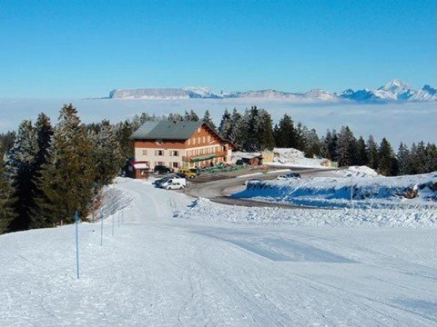 Vente Bar, Hôtel restaurant d'environ 16 chambres avec salle de séminaire et parking proche d'Annecy (74000) en France