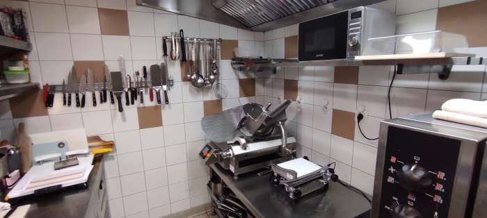 Vente Épicerie fine, bar à vins, petite restauration en plein centre ville, à Épernay (51200) en France