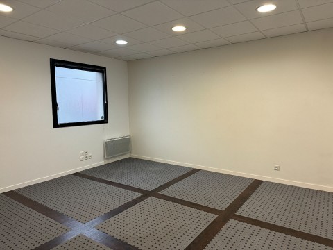 Vente Bureaux / Locaux professionnels, 540 pi2 dans les Côtes d'Armor (22) en France